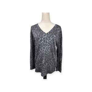 🆕 PINK Victoria’s Secret gray animal print long sleeve t-shirt size small